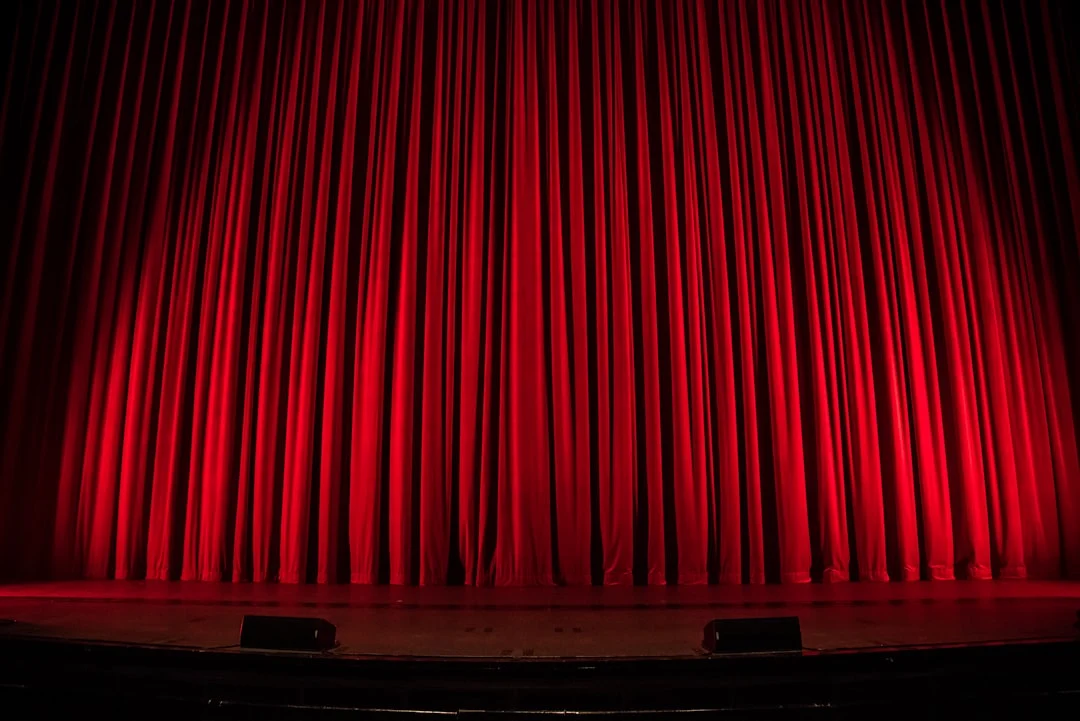 Cortina Vermelha Do Teatro WW1jsInXgwM