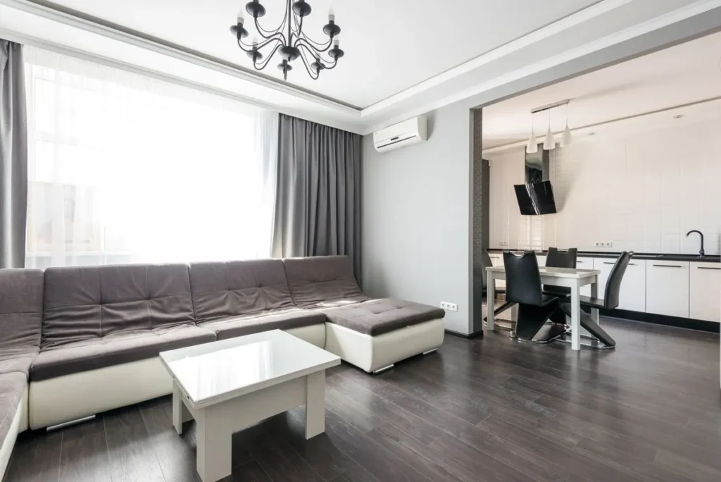 Como é feita a limpeza de estofados em apartamentos?